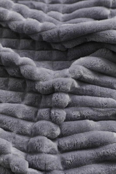 Jaukus lovos užtiesalas su pūkeliu "Merinos Cozy" su 2 pagalvių užvalkalais, grafito pilka